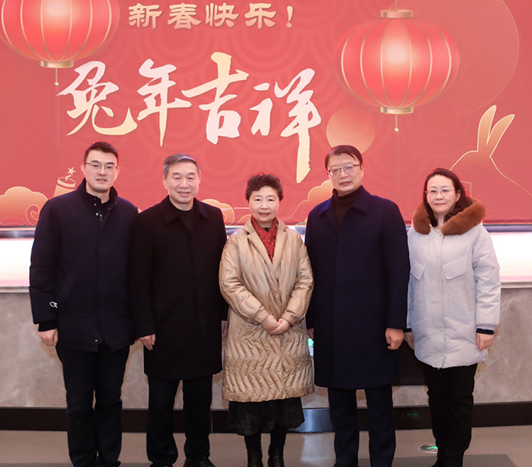 张书记慰问李廷玉.jpg