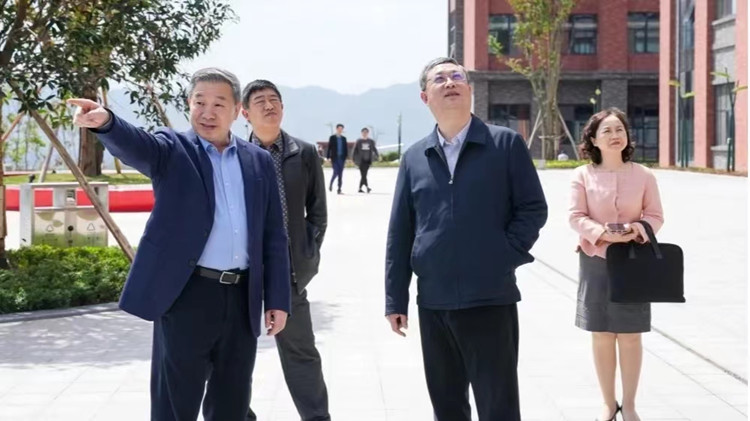 参观_副本.jpg