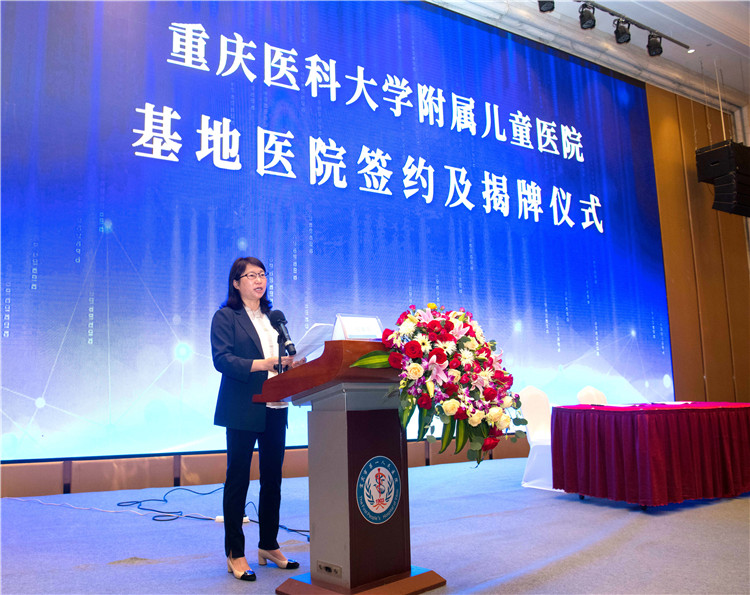 宜宾市卫健委党委书记任春琼主持会议_副本.jpg