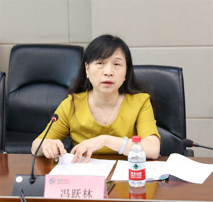 学校党委副书记冯跃林.jpg