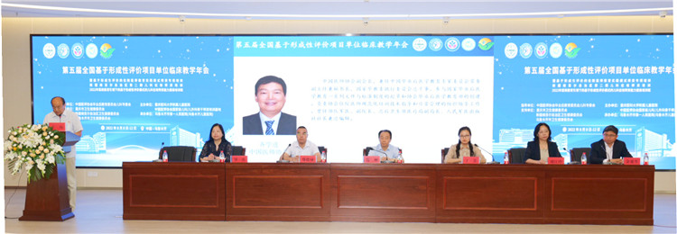 2.新疆自治区卫健委、乌鲁木齐卫健委领导莅临开幕式.jpg
