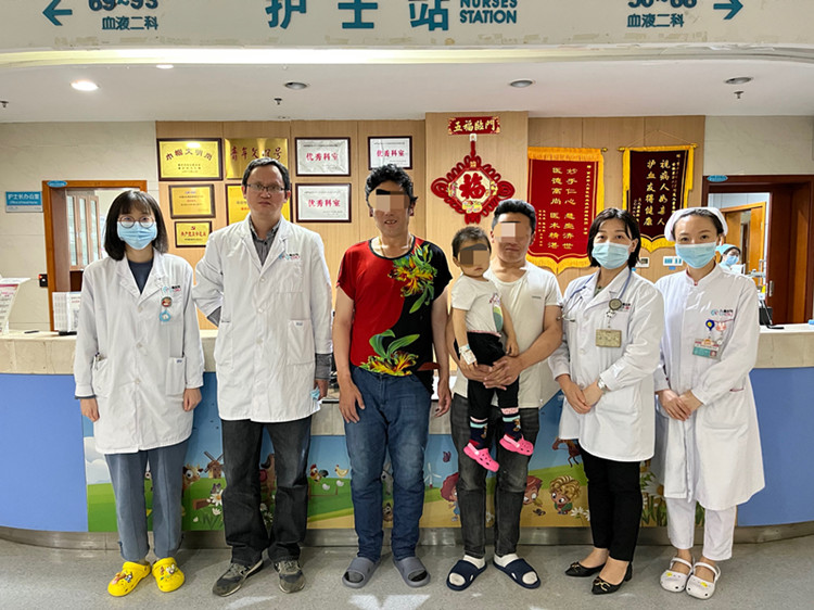 医患合影_副本.jpg