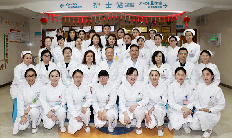 1557105244194331.jpg 免疫合影_副本.jpg