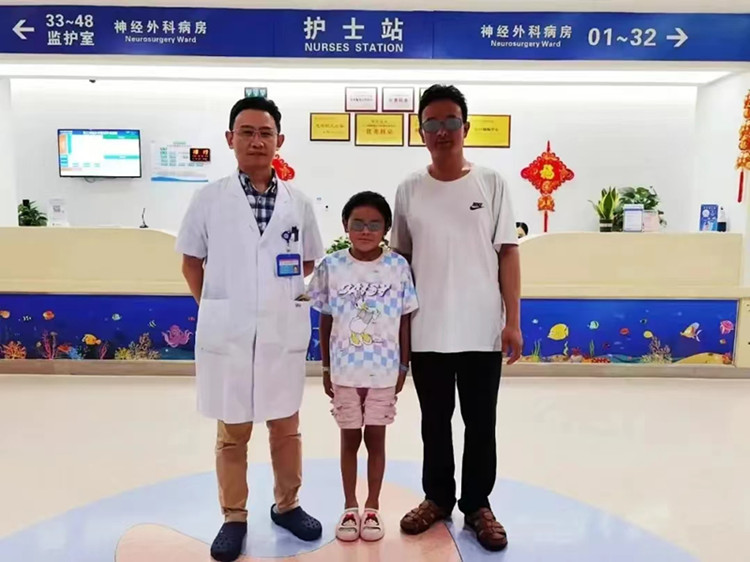1660275993817031.jpg 女童站起来_副本.jpg