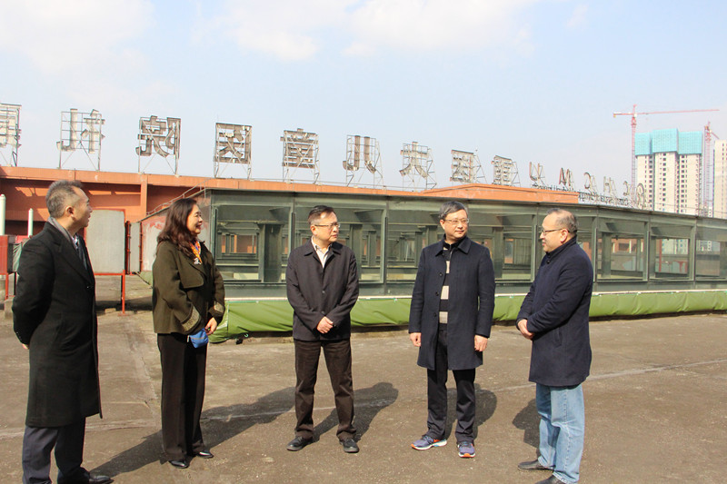 屈市长视察分院二期工程建设进展_副本.jpg