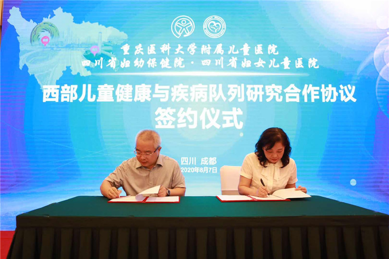 李签约.jpg