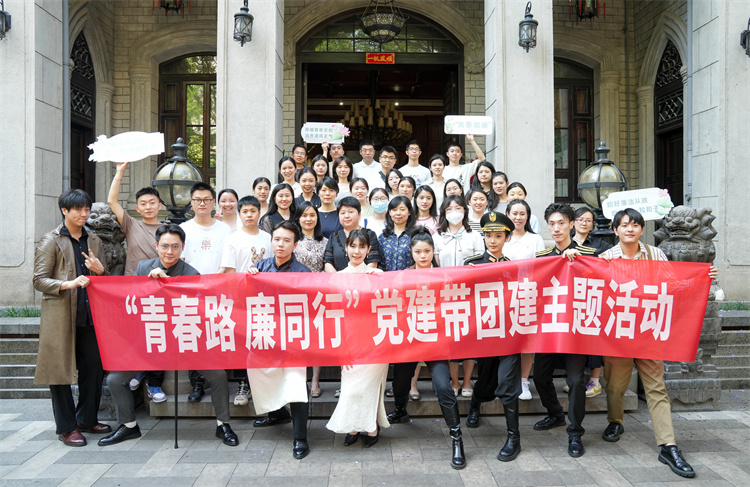 1684714695661577.jpg 集体合影1.jpg