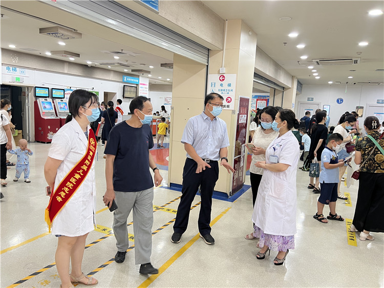 1660274992498288.jpg 张书记带队巡查.jpg