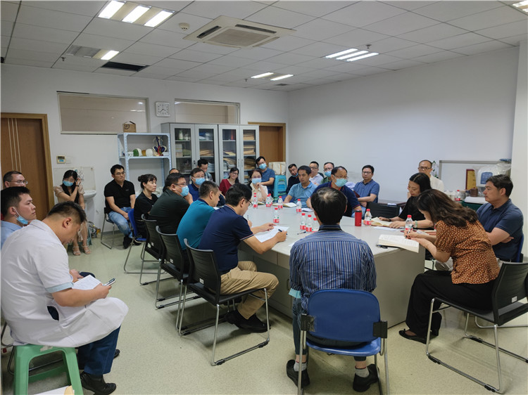 图3 座谈会（外科系列）.jpg