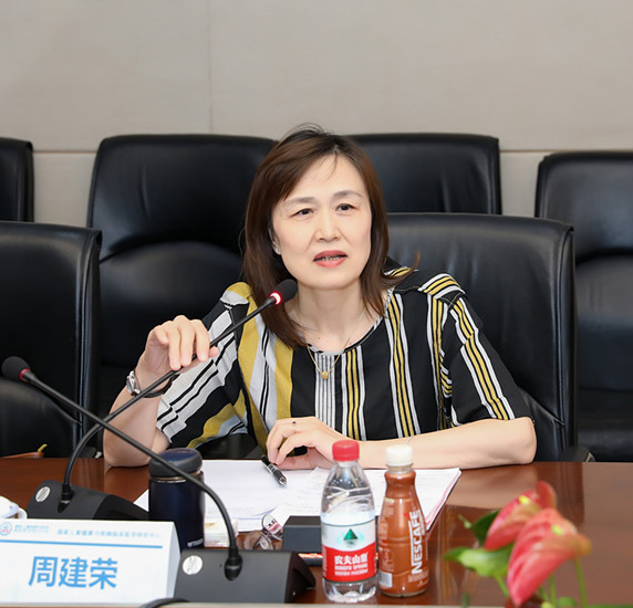 7.护理学院书记周建荣发言_副本.jpg