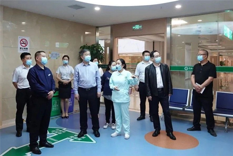 谭1.jpg