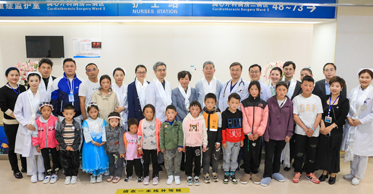 1682648832642115.jpg 合影2_副本.jpg