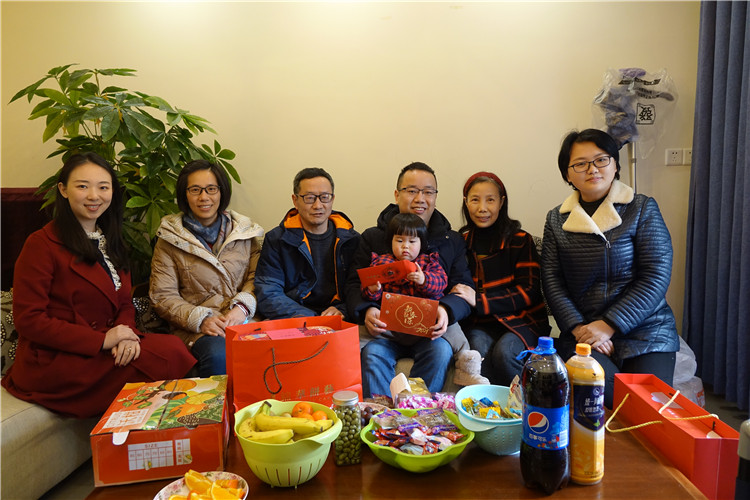 2021.02.09重医附属儿童医院入户走访第5批援巴巴多斯代金丽家属.jpg