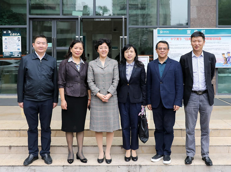 1538960867947172.jpg 合影_副本.jpg