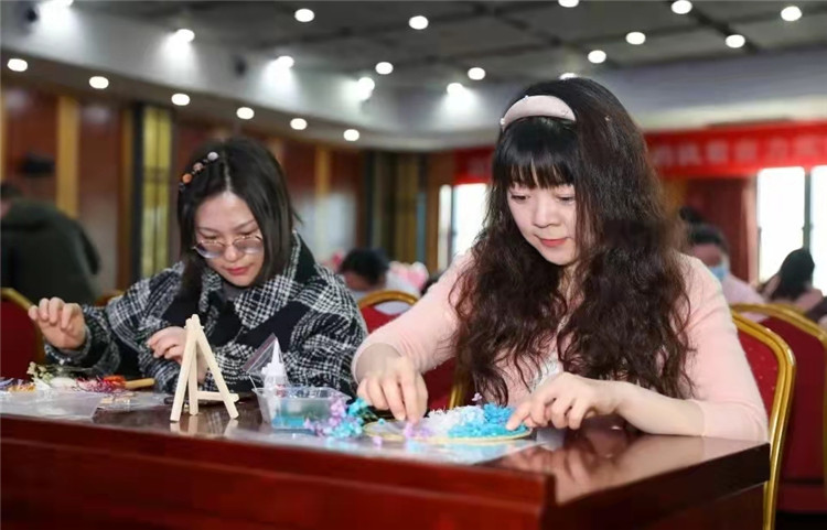 妇女5.jpg